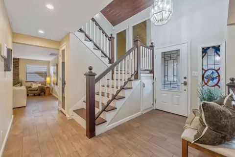 Entry Way - 2635 E Paradise Ave, Visalia, CA 93292 photo 3 of 10