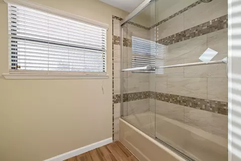 Bath - 2635 E Paradise Ave, Visalia, CA 93292 photo 5 of 5