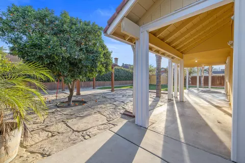 Exterior - 2635 E Paradise Ave, Visalia, CA 93292 photo 11 of 23