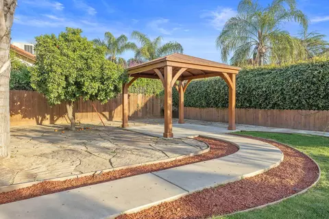 Exterior - 2635 E Paradise Ave, Visalia, CA 93292 photo 15 of 23