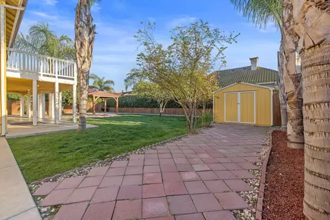 Exterior - 2635 E Paradise Ave, Visalia, CA 93292 photo 19 of 23