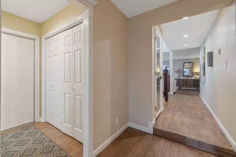 Entry Way - 2635 E Paradise Ave, Visalia, CA 93292 photo 5 of 10