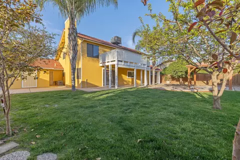 Exterior - 2635 E Paradise Ave, Visalia, CA 93292 photo 17 of 23