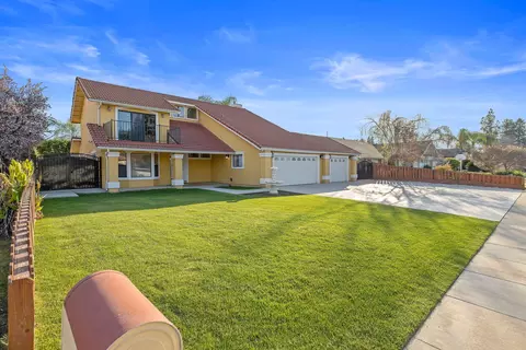 Exterior - 2635 E Paradise Ave, Visalia, CA 93292 photo 3 of 23