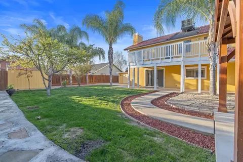 Exterior - 2635 E Paradise Ave, Visalia, CA 93292 photo 16 of 23