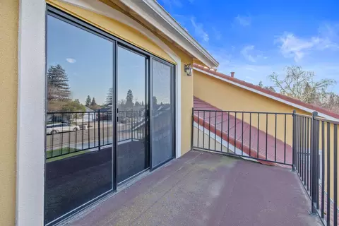 Exterior - 2635 E Paradise Ave, Visalia, CA 93292 photo 6 of 23