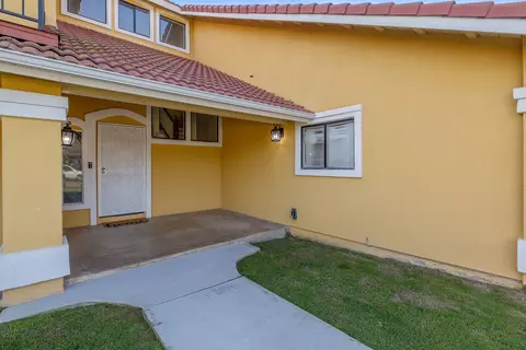 Exterior - 2635 E Paradise Ave, Visalia, CA 93292 photo 4 of 23
