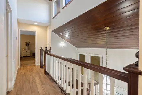 Entry Way - 2635 E Paradise Ave, Visalia, CA 93292 photo 8 of 10