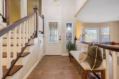 Entry Way - 2635 E Paradise Ave, Visalia, CA 93292 photo 1 of 10