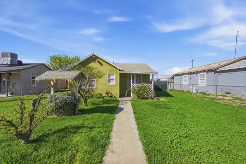 1810 Hardcastle Ave, Hanford, CA 93230