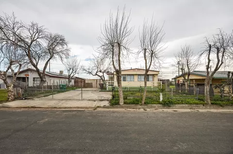 9631 Garden Dr, Hanford, CA 93230