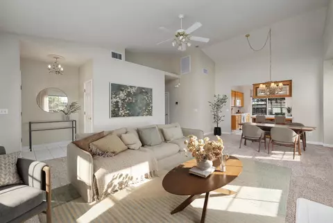346 Village Dr, Dinuba, CA 93618