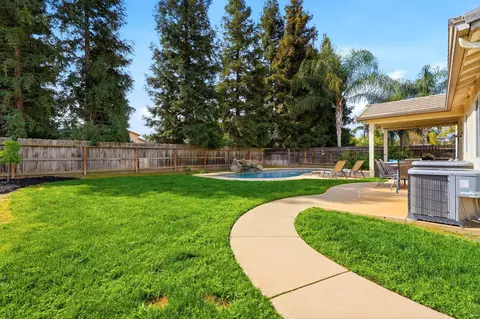 Exterior - 3947 E Cambridge Ave, Visalia, CA 93292 photo 11 of 13