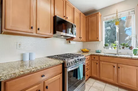 Kitchen - 3947 E Cambridge Ave, Visalia, CA 93292 photo 6 of 6