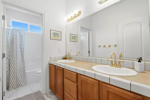 Bath - 3947 E Cambridge Ave, Visalia, CA 93292 photo 6 of 7