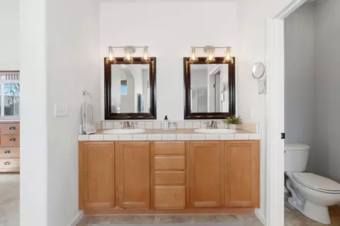 Bath - 3947 E Cambridge Ave, Visalia, CA 93292 photo 3 of 7