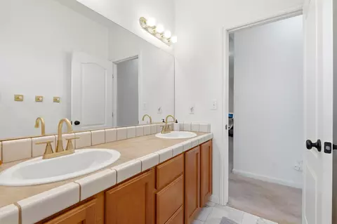 Bath - 3947 E Cambridge Ave, Visalia, CA 93292 photo 7 of 7