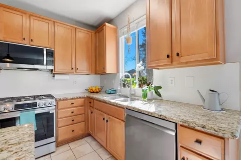 Kitchen - 3947 E Cambridge Ave, Visalia, CA 93292 photo 4 of 6