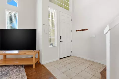 Entry Way - 3947 E Cambridge Ave, Visalia, CA 93292 photo 2 of 4