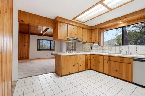 Kitchen - 40673 Old Three Rivers Rd #3, Three Rivers, CA 93271 photo 3 of 5