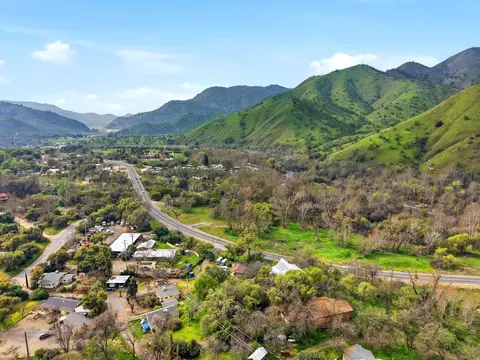 View/Area - 40673 Old Three Rivers Rd #3, Three Rivers, CA 93271 photo 6 of 8
