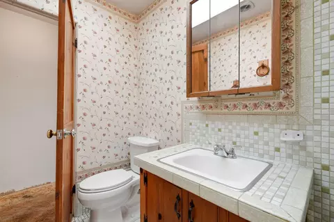 Bath - 40673 Old Three Rivers Rd #3, Three Rivers, CA 93271 photo 2 of 2