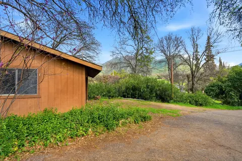 Exterior - 40673 Old Three Rivers Rd #3, Three Rivers, CA 93271 photo 4 of 10