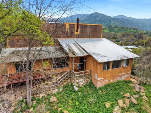 Exterior - 40673 Old Three Rivers Rd #3, Three Rivers, CA 93271 photo 7 of 10