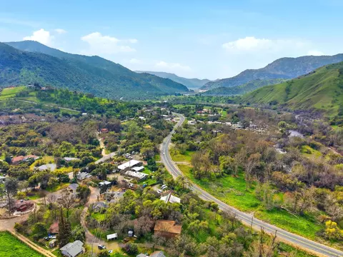 View/Area - 40673 Old Three Rivers Rd #3, Three Rivers, CA 93271 photo 7 of 8