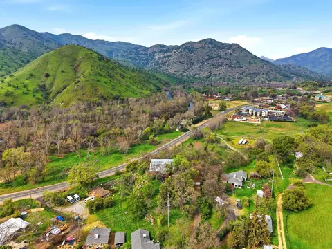 View/Area - 40673 Old Three Rivers Rd #3, Three Rivers, CA 93271 photo 4 of 8