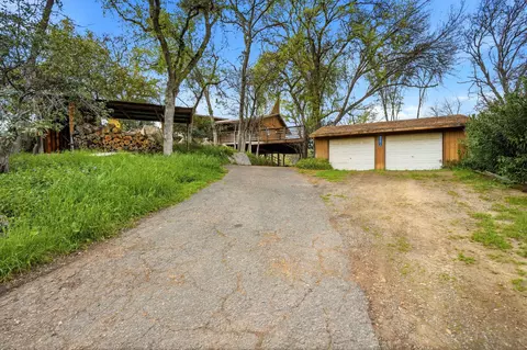 Exterior - 40673 Old Three Rivers Rd #3, Three Rivers, CA 93271 photo 2 of 10