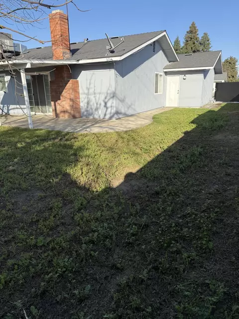 Exterior - 2445 S Memory St, Visalia, CA 93277 photo 7 of 8