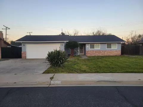 Exterior - 2445 S Memory St, Visalia, CA 93277 photo 3 of 8