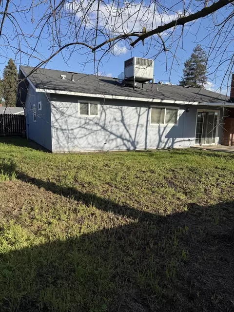 Exterior - 2445 S Memory St, Visalia, CA 93277 photo 6 of 8