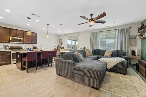 1821 E Arlen Ave, Visalia, CA 93292 photo 5