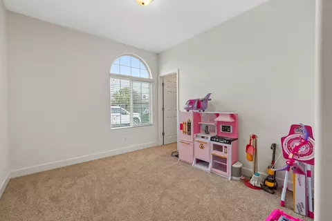1821 E Arlen Ave, Visalia, CA 93292 photo 23
