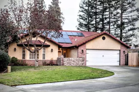 1022 N Crenshaw Ct, Visalia, CA 93291