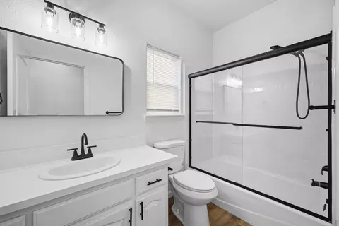 Bath - 467 Atwood Ave, Exeter, CA 93221 photo 1 of 3