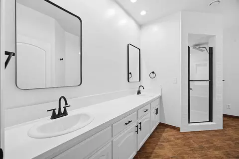 Bath - 467 Atwood Ave, Exeter, CA 93221 photo 2 of 3