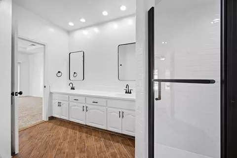Bath - 467 Atwood Ave, Exeter, CA 93221 photo 3 of 3