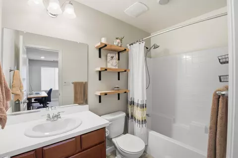 Bath - 3709 E Cypress Ave, Visalia, CA 93292 photo 2 of 6