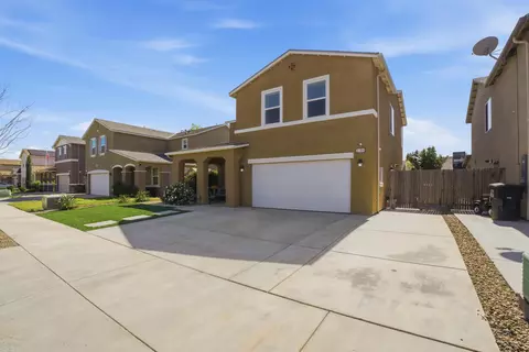 Exterior - 3709 E Cypress Ave, Visalia, CA 93292 photo 4 of 12