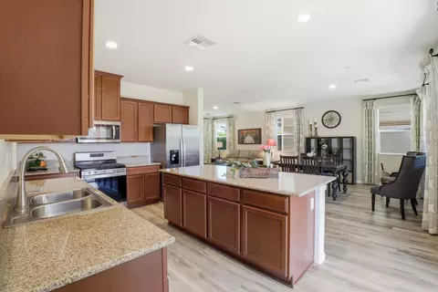 Kitchen - 3709 E Cypress Ave, Visalia, CA 93292 photo 9 of 9