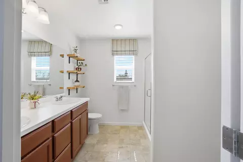 Bath - 3709 E Cypress Ave, Visalia, CA 93292 photo 4 of 6