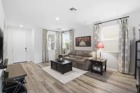 Entry Way - 3709 E Cypress Ave, Visalia, CA 93292 photo 2 of 6