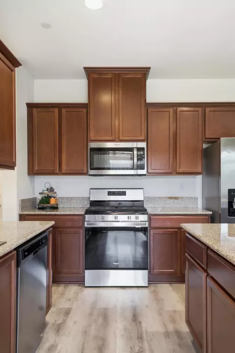 Kitchen - 3709 E Cypress Ave, Visalia, CA 93292 photo 5 of 9