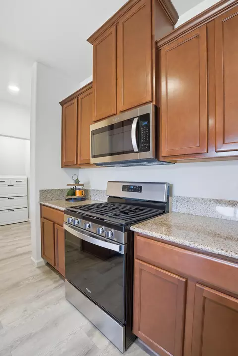 Kitchen - 3709 E Cypress Ave, Visalia, CA 93292 photo 4 of 9