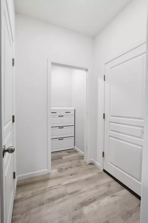 Entry Way - 3709 E Cypress Ave, Visalia, CA 93292 photo 3 of 6