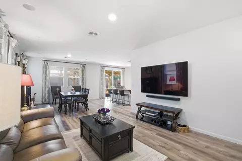 Entry Way - 3709 E Cypress Ave, Visalia, CA 93292 photo 1 of 6