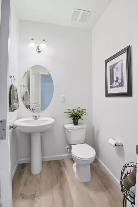Bath - 3709 E Cypress Ave, Visalia, CA 93292 photo 1 of 6